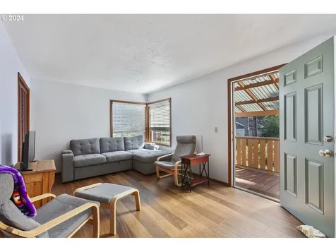 1025 Sw 16th Street Lincoln City OR 97367