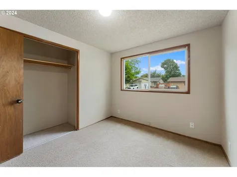 5244 Coetivy Avenue Eugene OR 97402