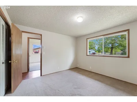 5244 Coetivy Avenue Eugene OR 97402