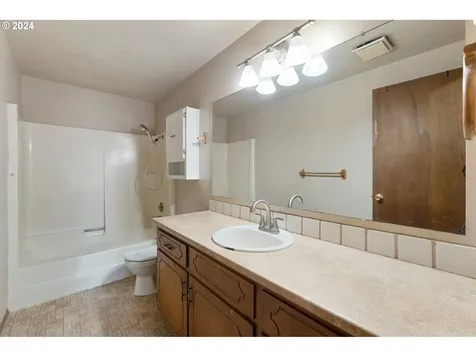 5244 Coetivy Avenue Eugene OR 97402