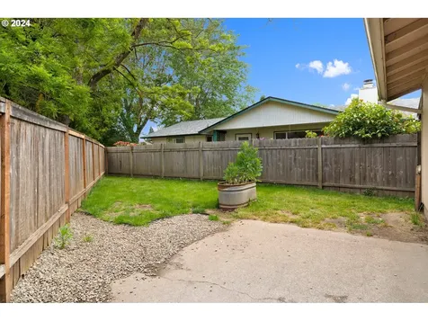 5244 Coetivy Avenue Eugene OR 97402