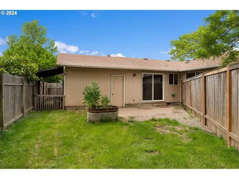 5244 Coetivy Avenue Eugene OR 97402