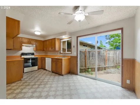 5244 Coetivy Avenue Eugene OR 97402
