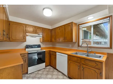 5244 Coetivy Avenue Eugene OR 97402