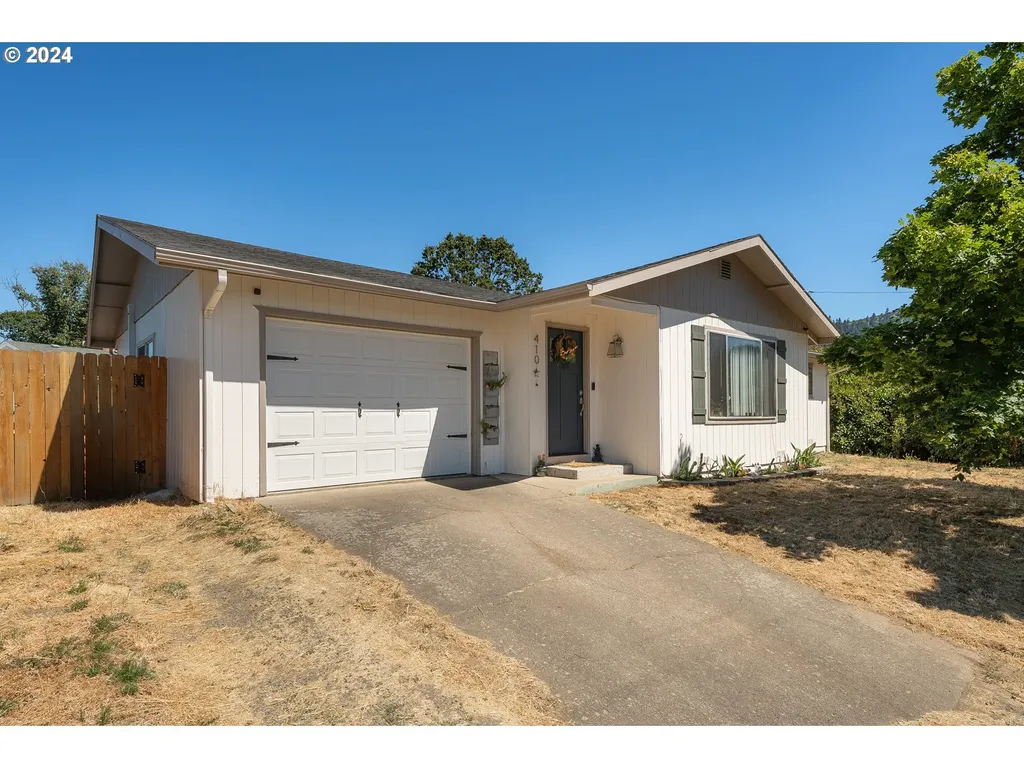 410 SE Darrell Avenue Winston OR 97496