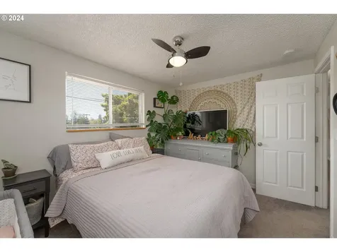 410 SE Darrell Avenue Winston OR 97496