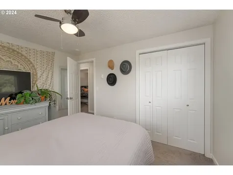 410 SE Darrell Avenue Winston OR 97496