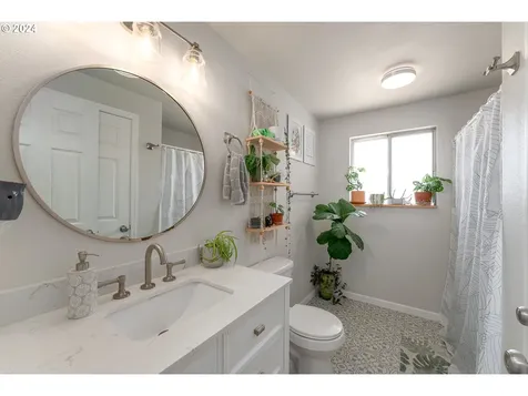410 SE Darrell Avenue Winston OR 97496