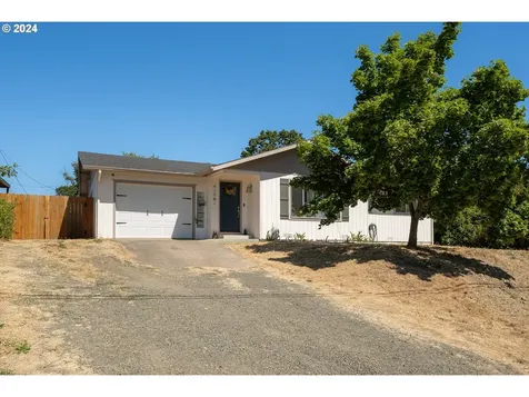 410 SE Darrell Avenue Winston OR 97496