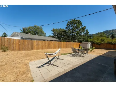 410 SE Darrell Avenue Winston OR 97496