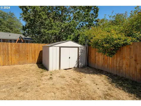 410 SE Darrell Avenue Winston OR 97496