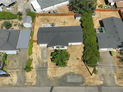 410 SE Darrell Avenue Winston OR 97496