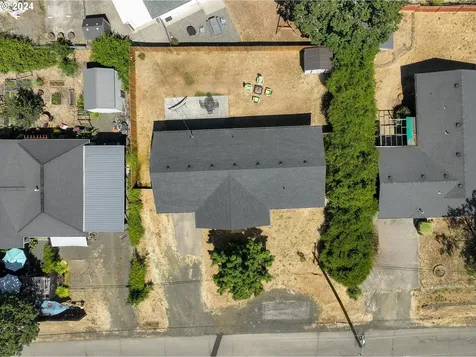 410 SE Darrell Avenue Winston OR 97496