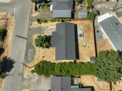 410 SE Darrell Avenue Winston OR 97496