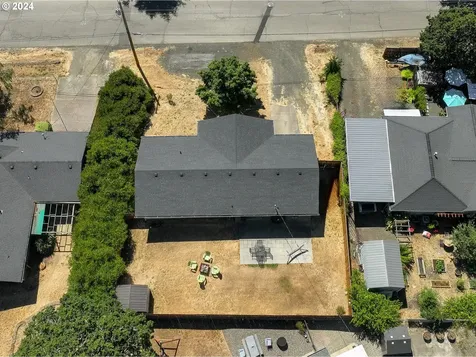 410 SE Darrell Avenue Winston OR 97496