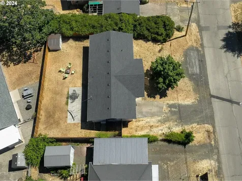 410 SE Darrell Avenue Winston OR 97496