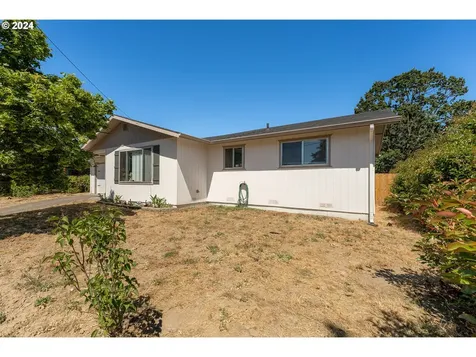410 SE Darrell Avenue Winston OR 97496