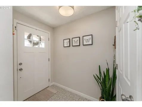 410 SE Darrell Avenue Winston OR 97496