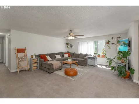 410 SE Darrell Avenue Winston OR 97496