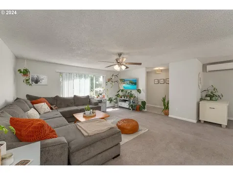 410 SE Darrell Avenue Winston OR 97496