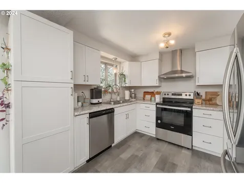 410 SE Darrell Avenue Winston OR 97496