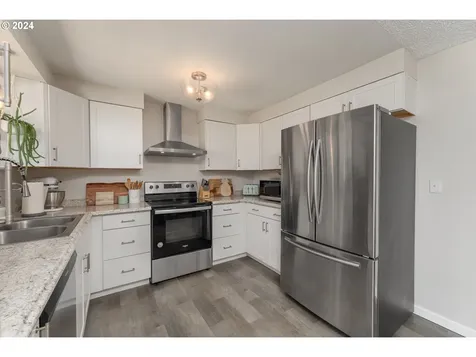 410 SE Darrell Avenue Winston OR 97496