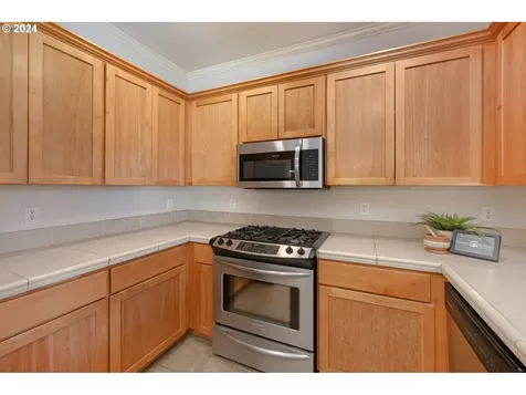 13619 Ne Davis Court Portland OR 97230