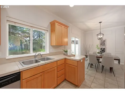 13619 Ne Davis Court Portland OR 97230