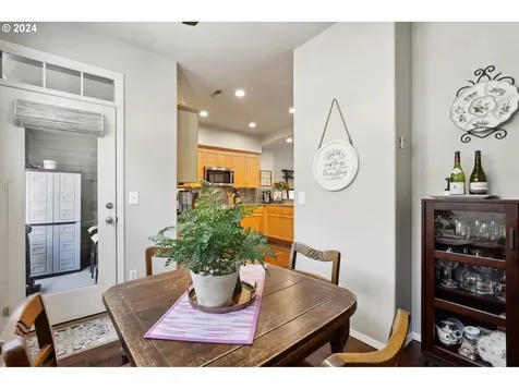 833 Ne Caden Avenue Hillsboro OR 97124