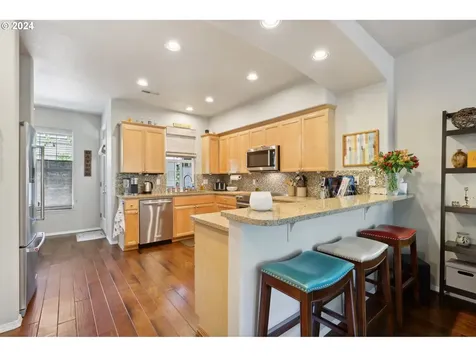 833 Ne Caden Avenue Hillsboro OR 97124