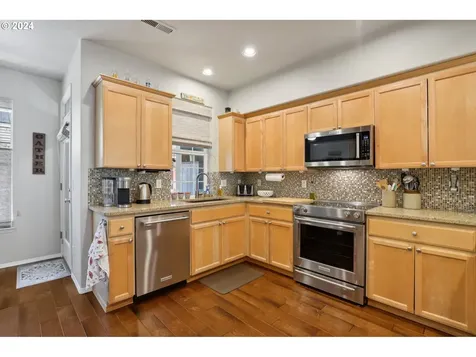 833 Ne Caden Avenue Hillsboro OR 97124
