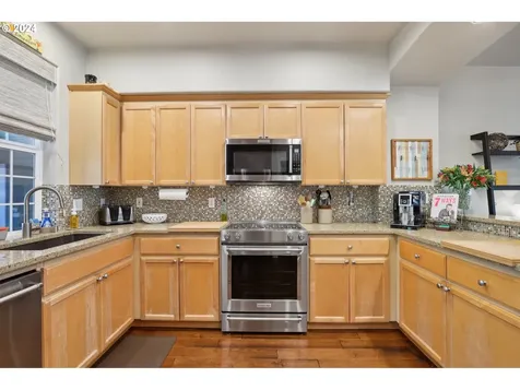 833 Ne Caden Avenue Hillsboro OR 97124
