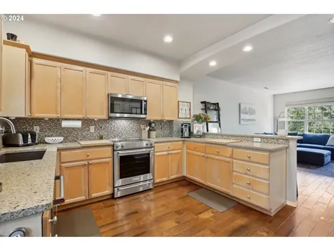 833 Ne Caden Avenue Hillsboro OR 97124