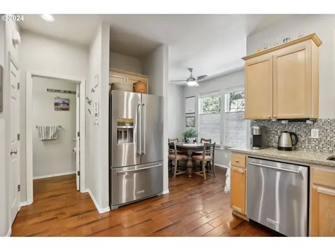 833 Ne Caden Avenue Hillsboro OR 97124