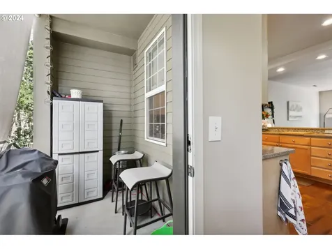 833 Ne Caden Avenue Hillsboro OR 97124