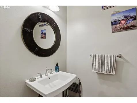 833 Ne Caden Avenue Hillsboro OR 97124