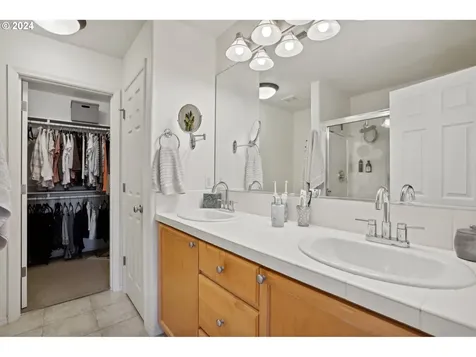 833 Ne Caden Avenue Hillsboro OR 97124