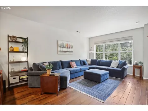 833 Ne Caden Avenue Hillsboro OR 97124