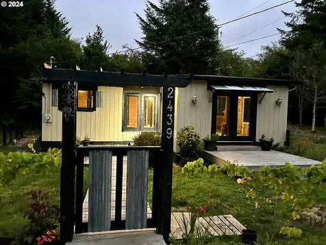 2439 NE Hayes Court Yachats OR 97498