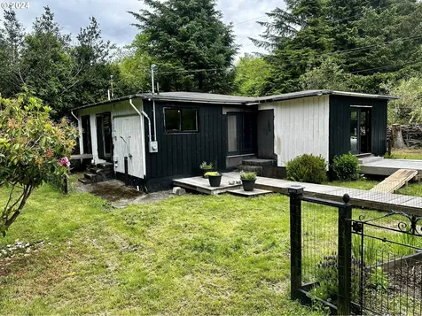 2439 NE Hayes Court Yachats OR 97498