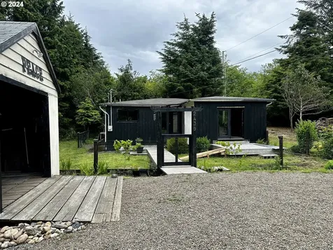 2439 NE Hayes Court Yachats OR 97498