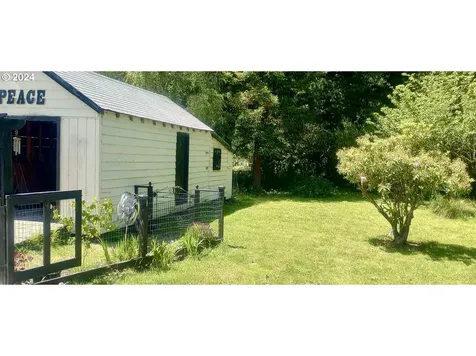2439 NE Hayes Court Yachats OR 97498