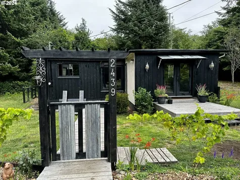 2439 NE Hayes Court Yachats OR 97498