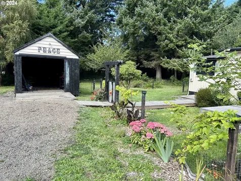 2439 NE Hayes Court Yachats OR 97498