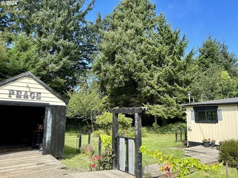 2439 NE Hayes Court Yachats OR 97498