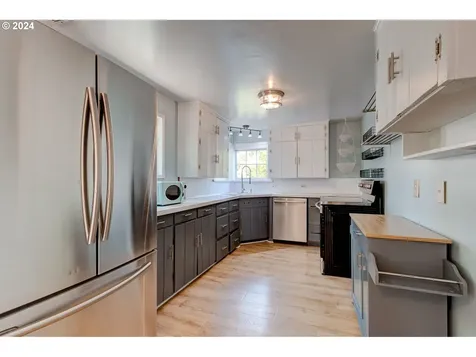 7623 SW 49th Avenue Portland OR 97219