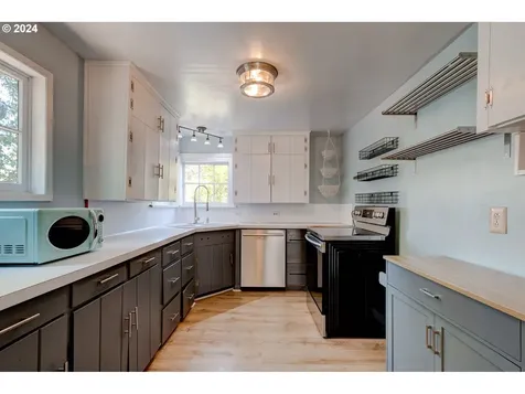 7623 SW 49th Avenue Portland OR 97219