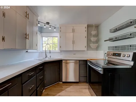 7623 SW 49th Avenue Portland OR 97219