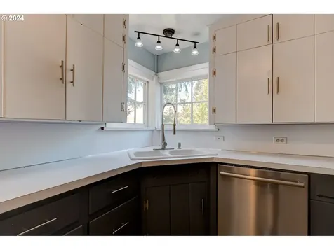 7623 SW 49th Avenue Portland OR 97219