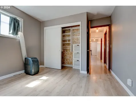 7623 SW 49th Avenue Portland OR 97219